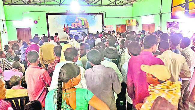 యూరియా కోసం అగచాట్లు!1