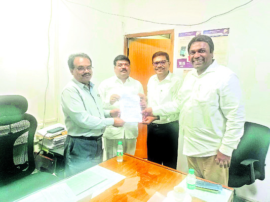 సురేఖ శాసనసభ సభ్యత్వాన్ని రద్దు చేయాలి
1