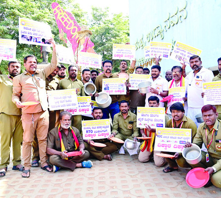 బైక్‌ ట్యాక్సీలు షెడ్డుకేనా?3