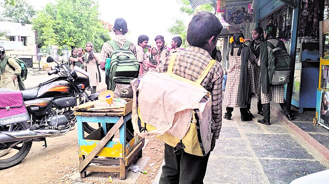 బ్యాగుల నాణ్యత భుజాలకెరుక! 2