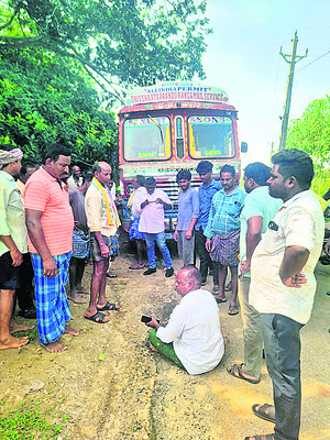 పెత్తనం నేతలది.. 1
