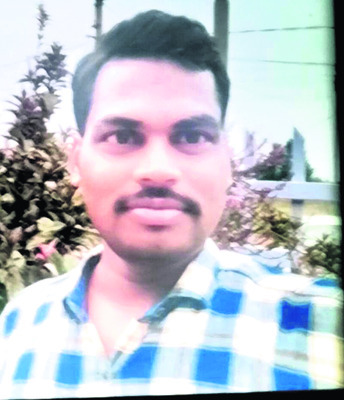 కారు బోల్తా.. ఒకరు మృతి 1