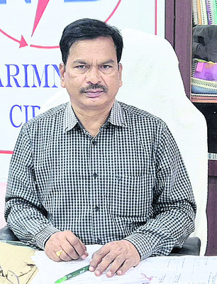 నగరంలో నిరుపయోగ విద్యుత్ స్తంభాల తొలగింపు
2