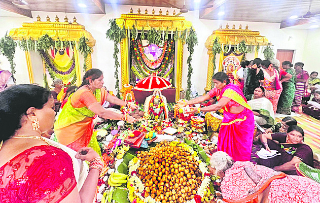 భగవతి పద్మావతి అమ్మవారికి సారె
3