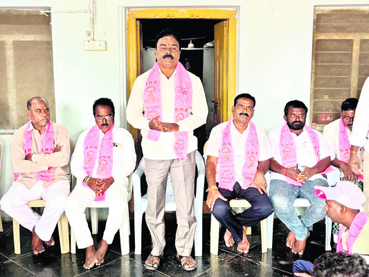 మార్కెట్ కమిటీ చైర్మన్గా రహ్మతుల్లా
1