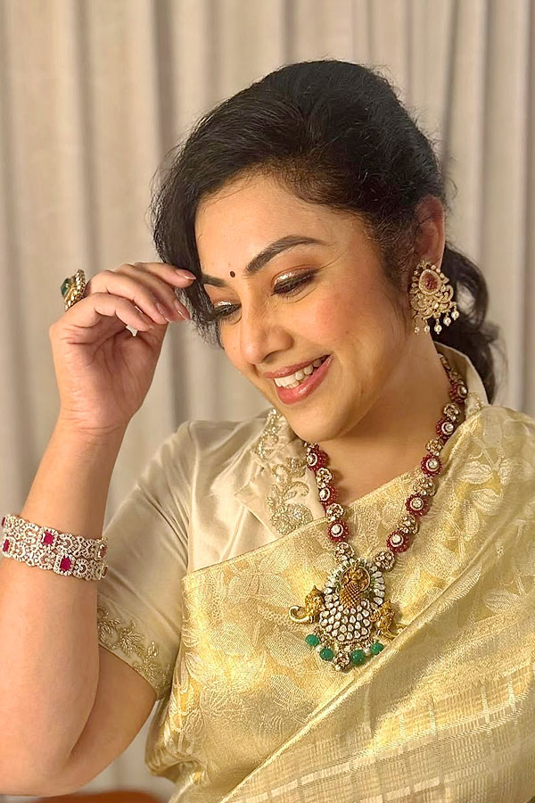 Actress Meena Latest Beautiful Photos5