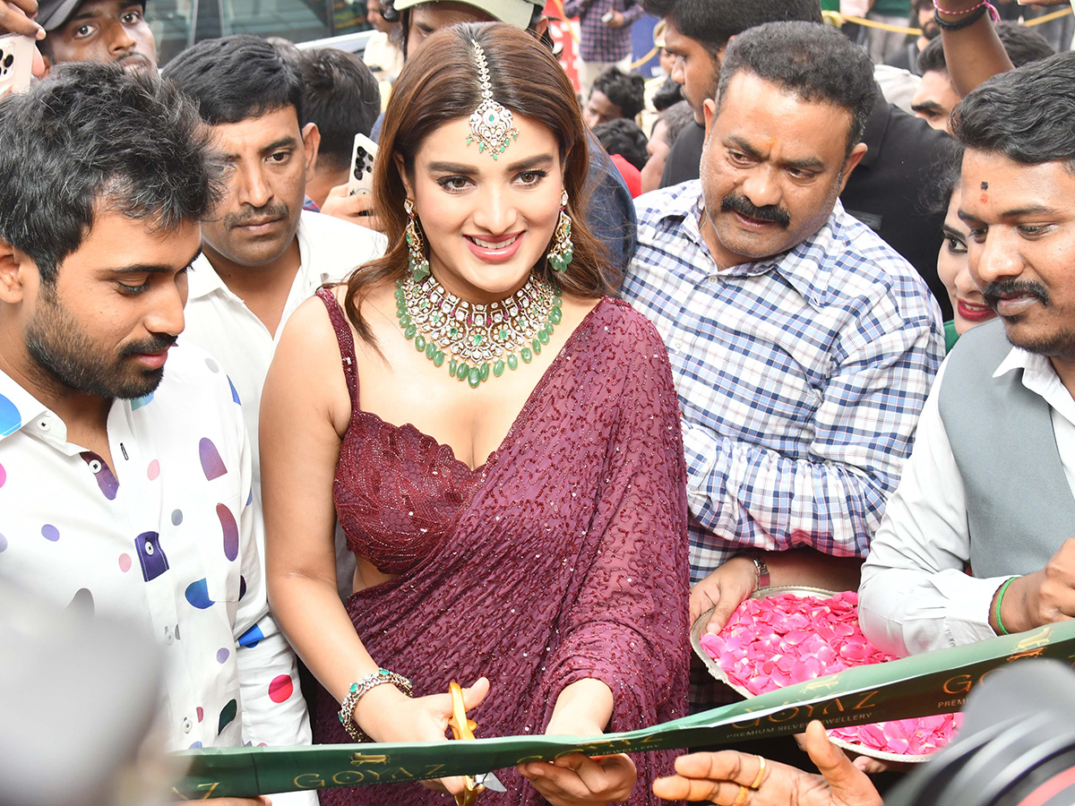 Actress Nidhhi Agerwal At Warangal Photos1