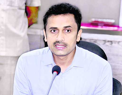 జీతాల్లేవు...! 1