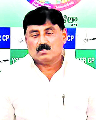 వైఎస్సార్సీపీ నేతలపై కక్ష సాధింపు 1