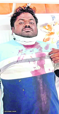 అదుపు తప్పిన  చైతన్య స్కూల్‌ బస్సు 2