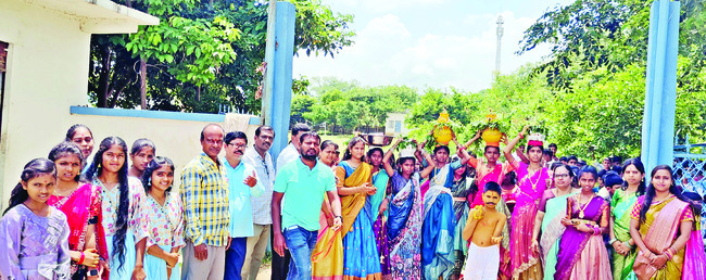 పాఠశాలల్లో వైభవంగా బోనాల పండుగ 1