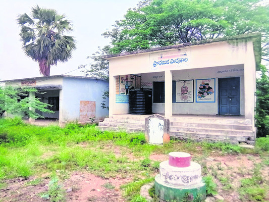 కామునిగూడెం.. ప్రగతికి దూరం1