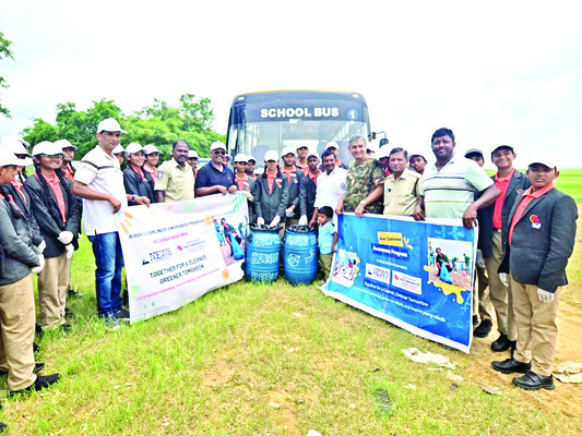 బ్యాక్ వాటర్ ప్రాంతాన్ని కలుషితం చేయొద్దు 1