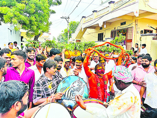 దూసుకొచ్చిన మృత్యువు అతివేగంతో దూసుకెళ్లిన కారు రోడ్డు 1