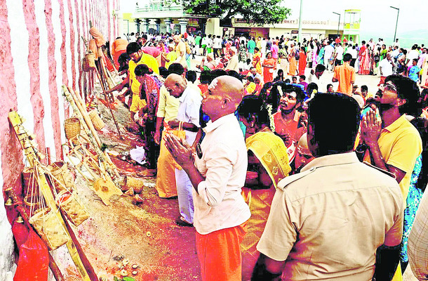 భక్త జన సంద్రమైన ఆరుపడై వీడులు!4
