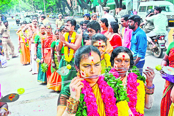 భక్త జన సంద్రమైన ఆరుపడై వీడులు!3