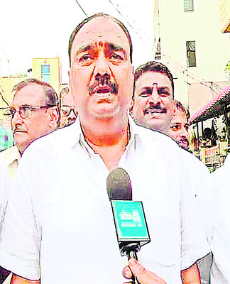 ‘హద్దు’లు దాటిన అక్రమాలు
13