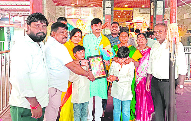 మల్లన్న ఆలయంలో భక్తుల సందడి 2