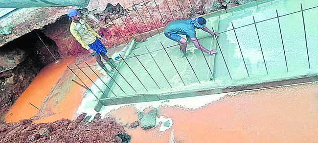 జోరువానలో పనులా? 1