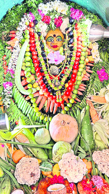 శాకంబరీ దేవిగా ఉప్పలమ్మ తల్లి
1