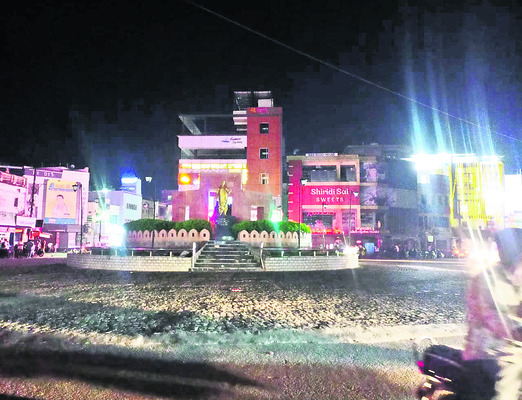 అంధకారంలో పట్టణాలు 1