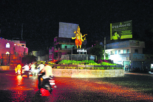 అంధకారంలో పట్టణాలు 2