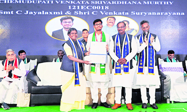 అట్టహాసంగా ‘పట్టా’భిషేకం5