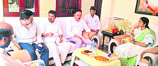 హారిక దంపతులపై దాడి నీచమైన చర్య
1