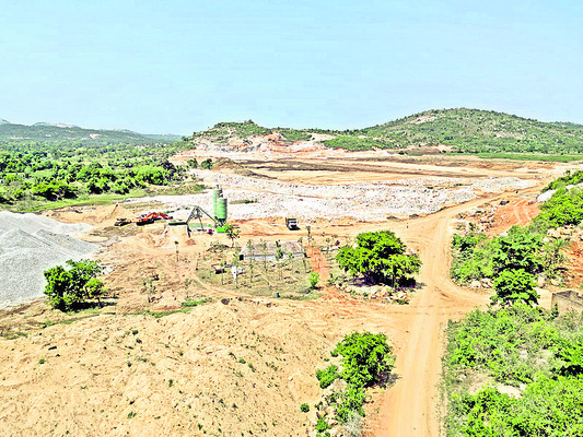 ‘హద్దు’లు దాటిన అక్రమాలు
6