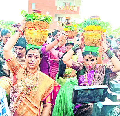 వ్యతిరేక ప్రచారంతోనే భద్రకాళి బోనాలు రద్దు1