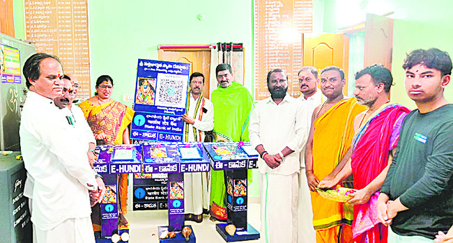 మల్లన్న ఆలయంలో భక్తుల సందడి 1