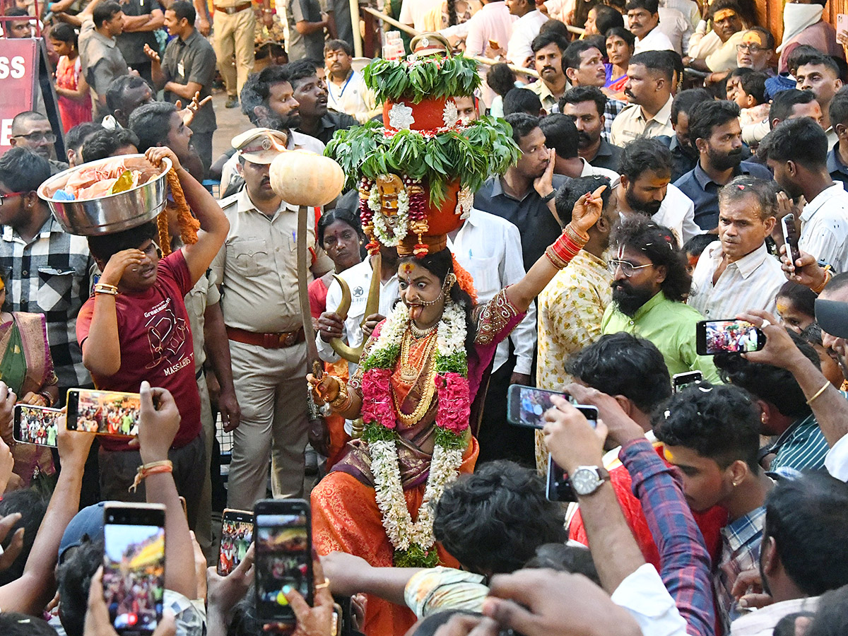 Devotional : Bonalu 2025 Festival in Telangana Photos6