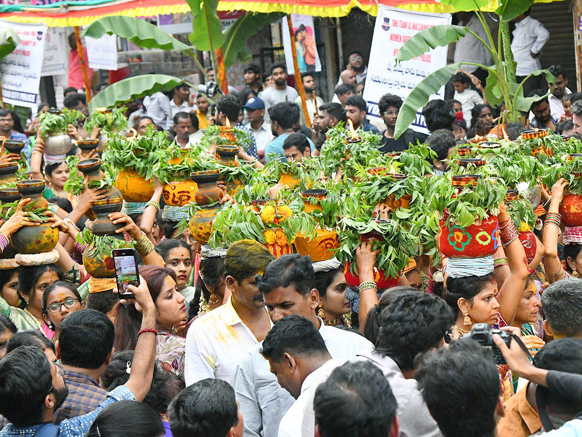 Devotional : Bonalu 2025 Festival in Telangana Photos8