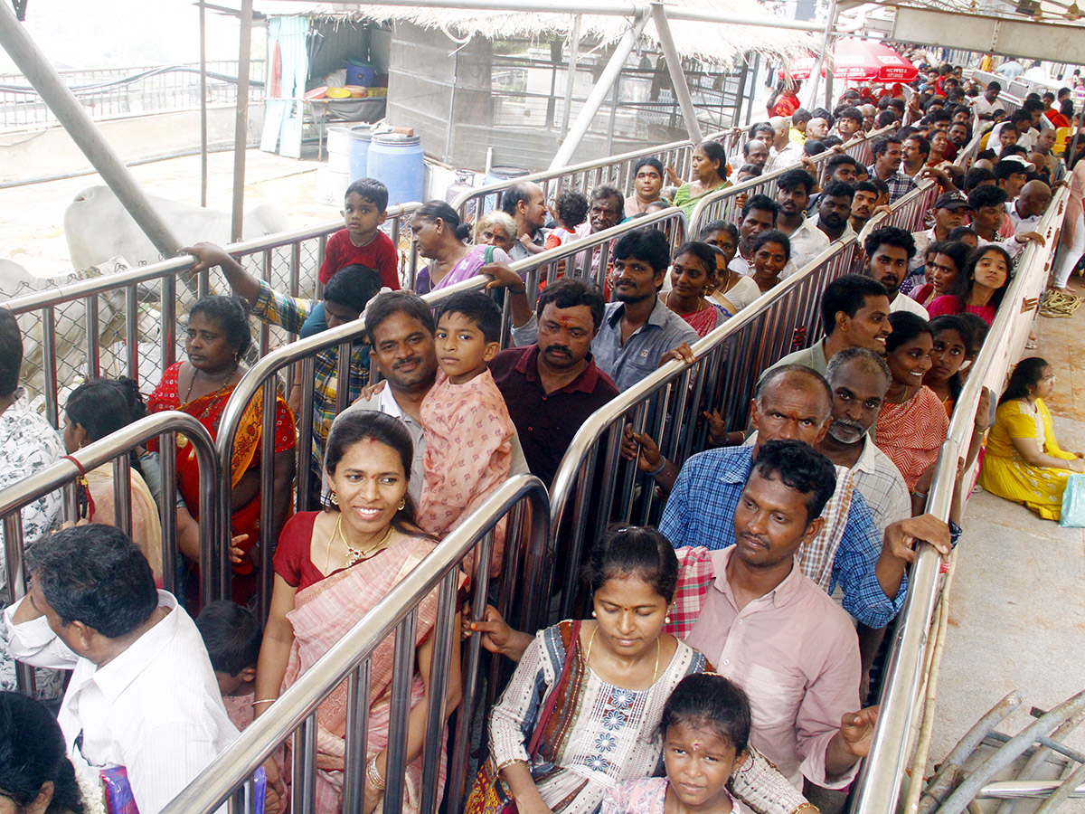 Huge Devotees Rush At Indrakeeladri Photos10