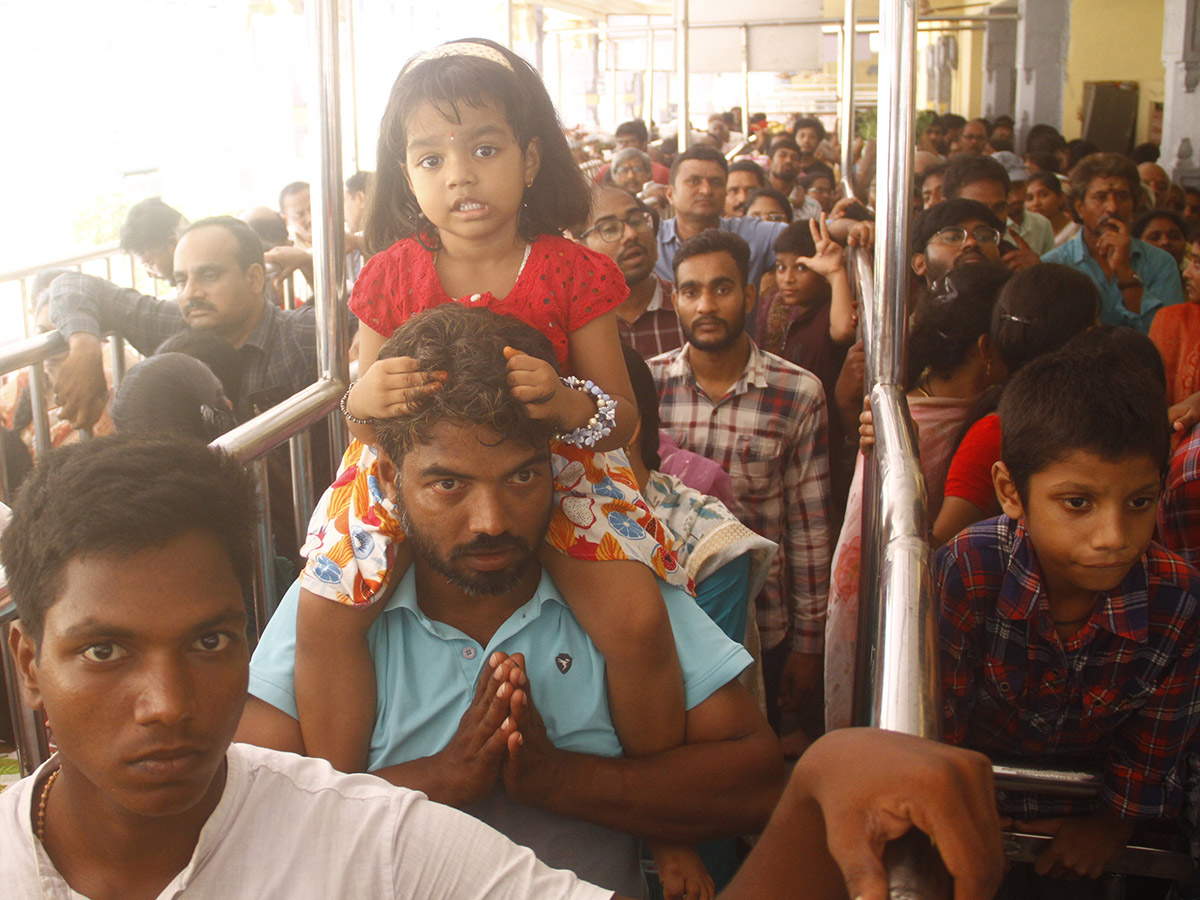 Huge Devotees Rush At Indrakeeladri Photos12