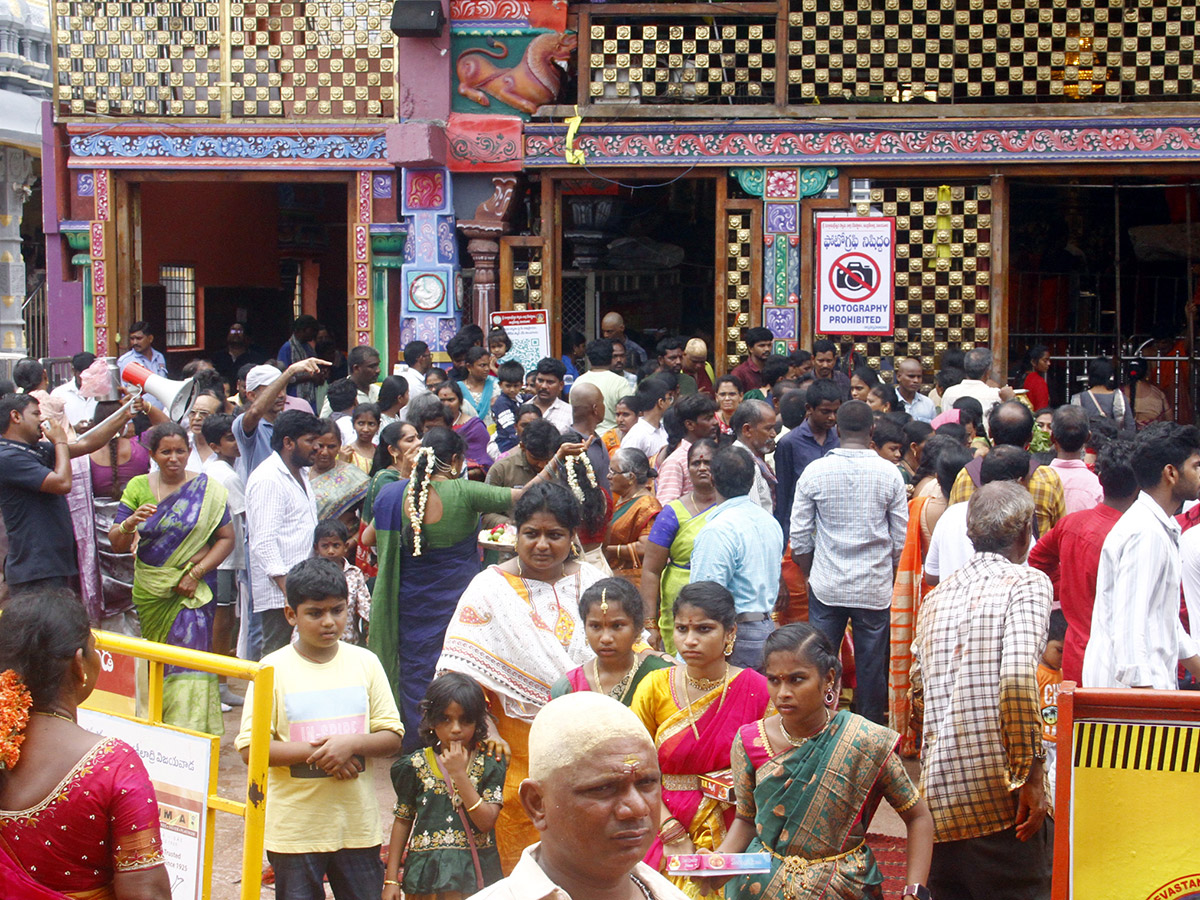 Huge Devotees Rush At Indrakeeladri Photos13