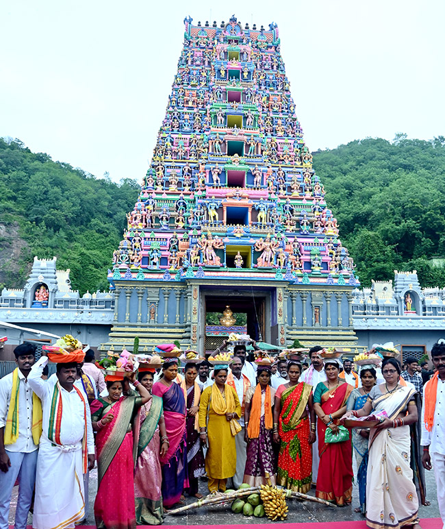 Huge Devotees Rush At Indrakeeladri Photos14
