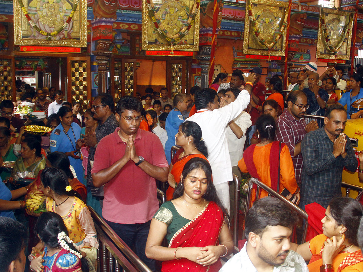 Huge Devotees Rush At Indrakeeladri Photos18