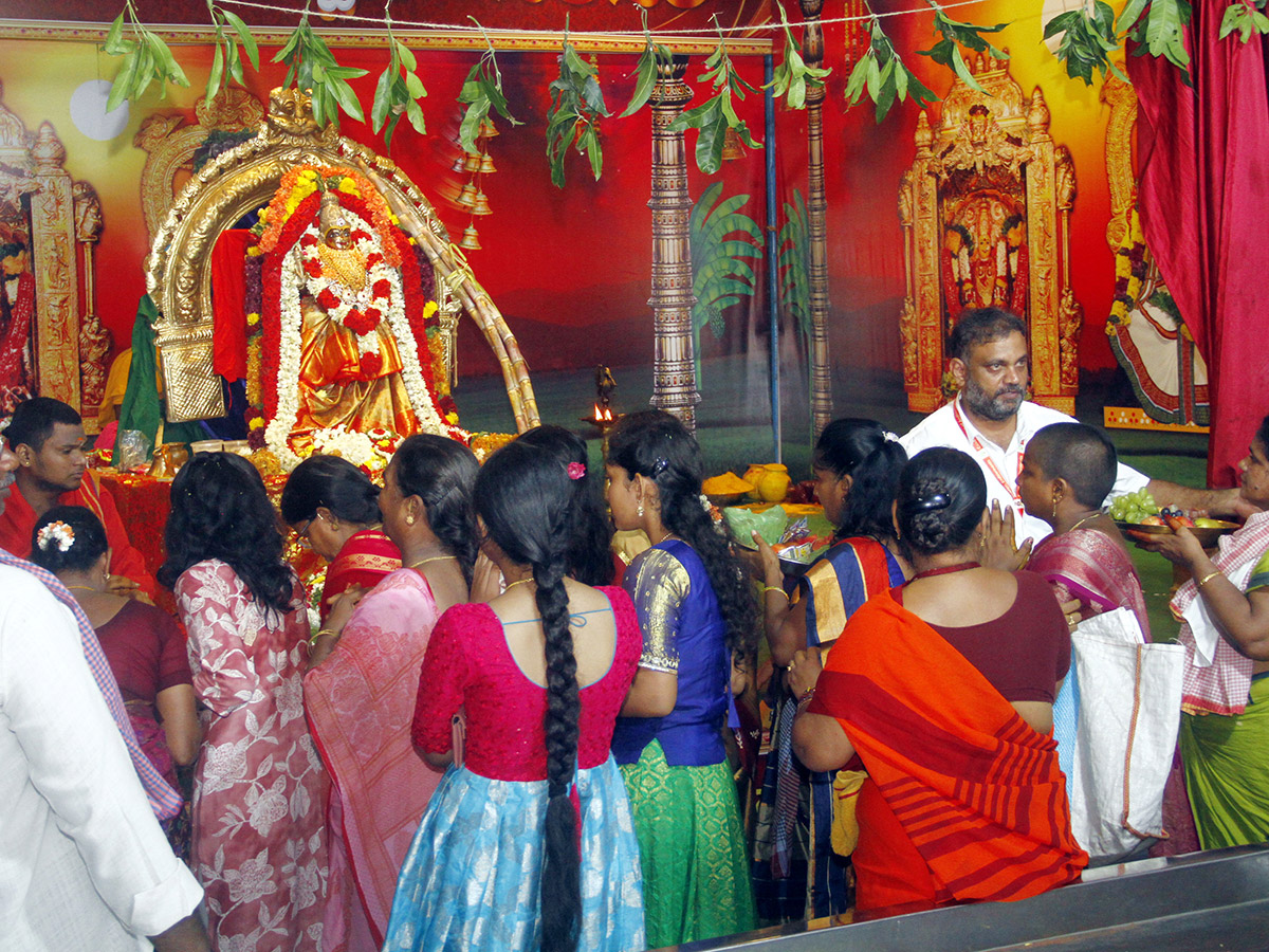 Huge Devotees Rush At Indrakeeladri Photos4