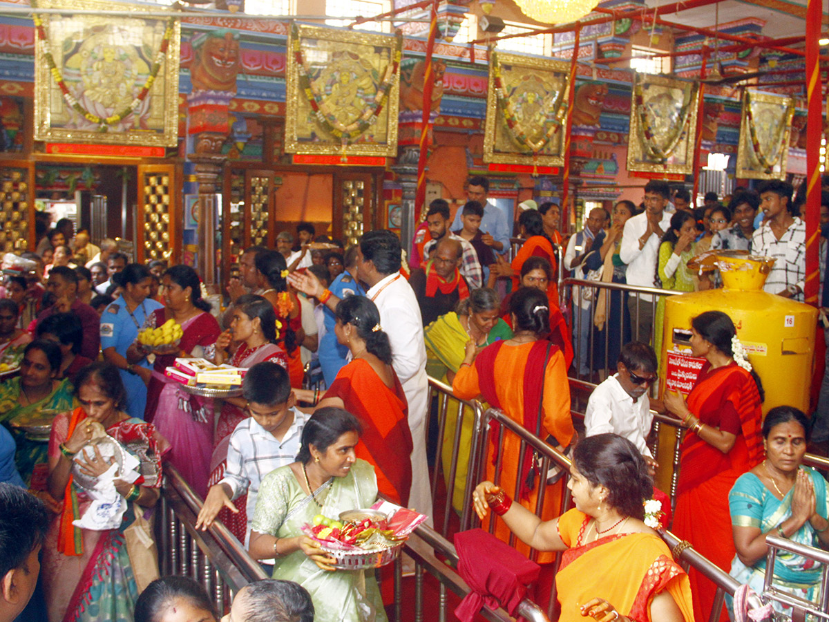 Huge Devotees Rush At Indrakeeladri Photos5