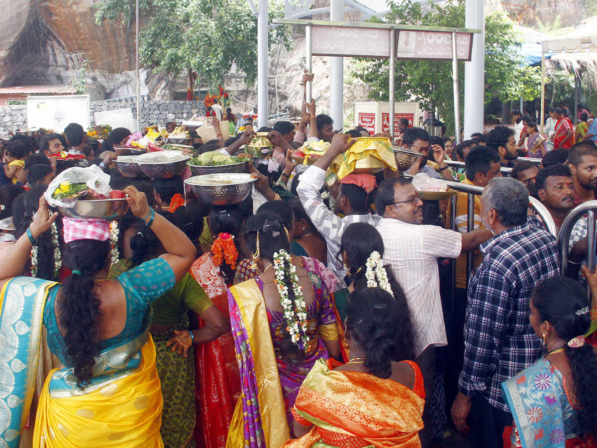 Huge Devotees Rush At Indrakeeladri Photos8