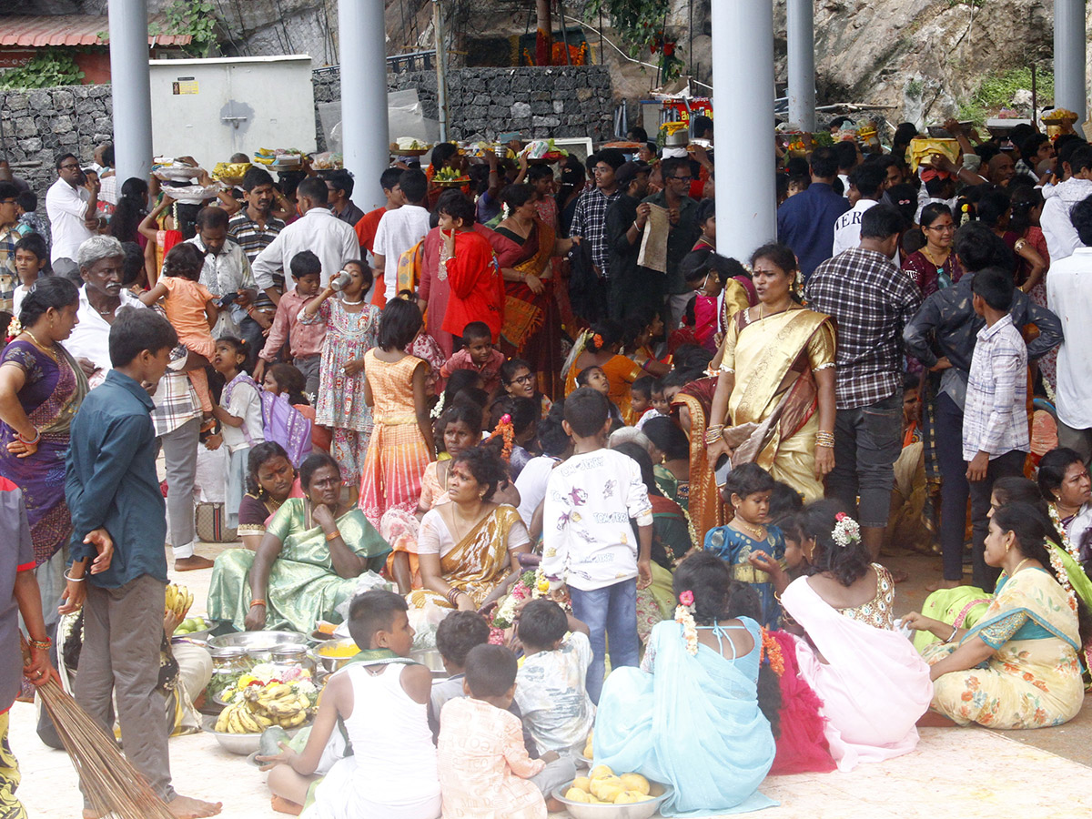 Huge Devotees Rush At Indrakeeladri Photos9