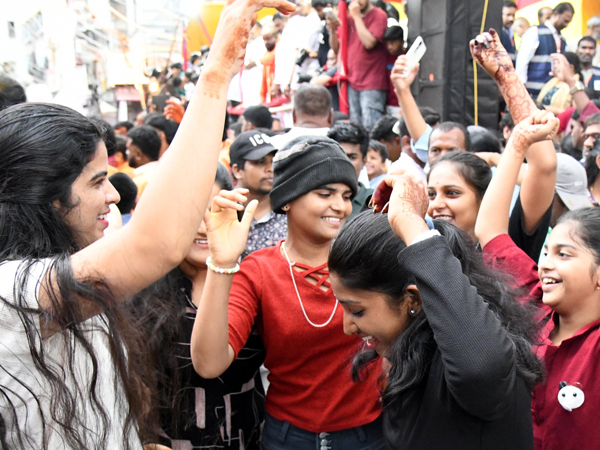 Huge Devotees Throng To Old City Temple For ‘Rangam’ Photos14