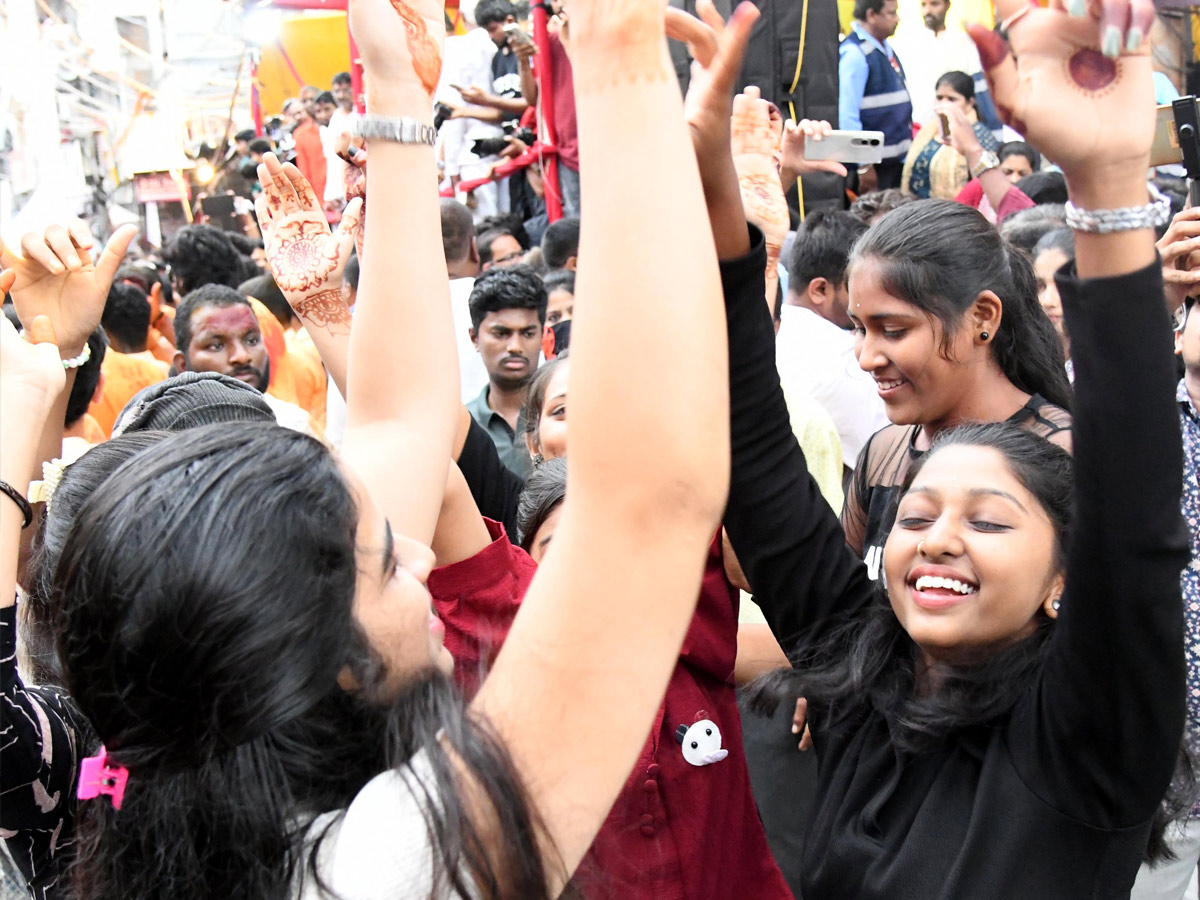Huge Devotees Throng To Old City Temple For ‘Rangam’ Photos15