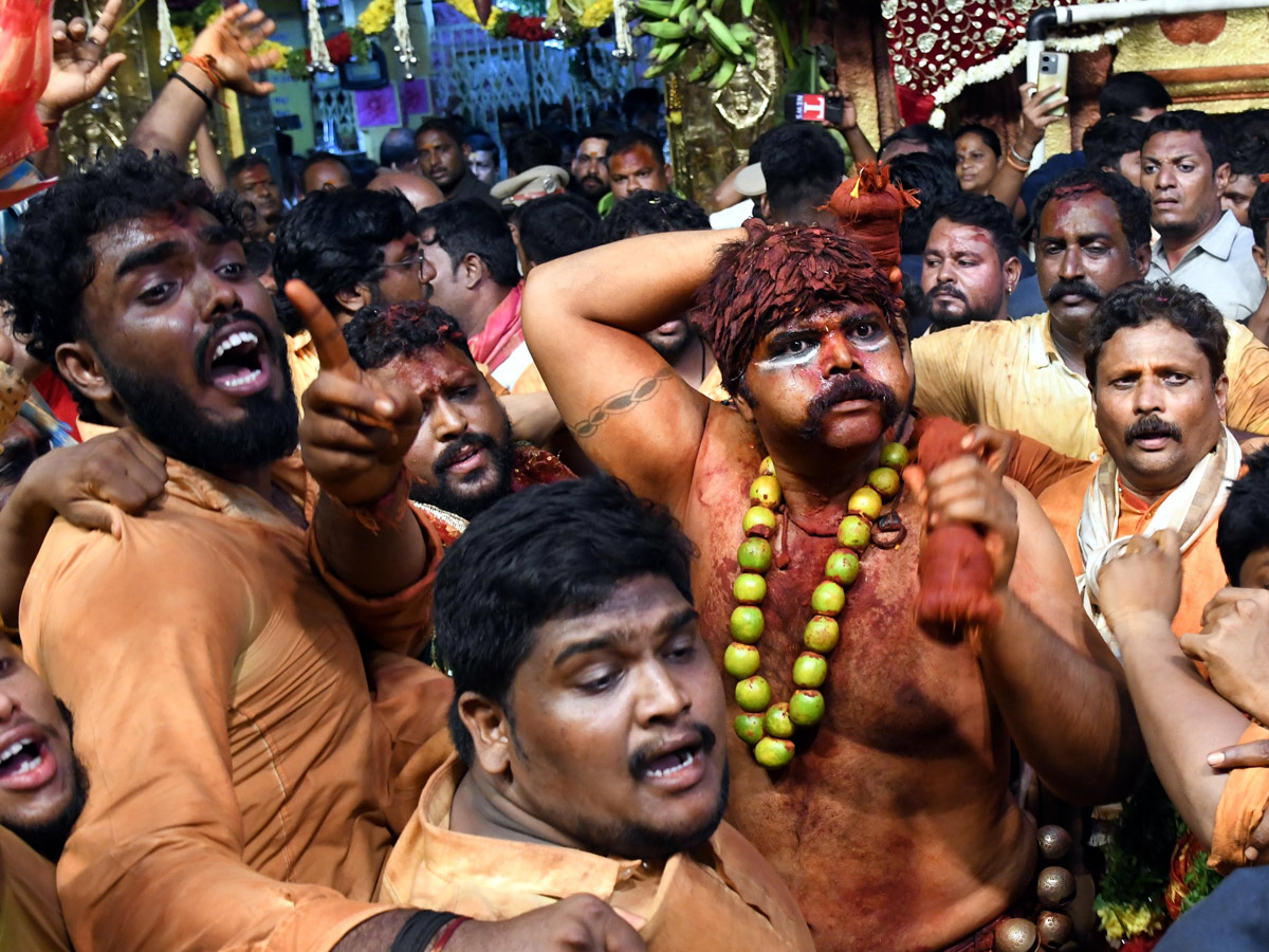 Huge Devotees Throng To Old City Temple For ‘Rangam’ Photos16