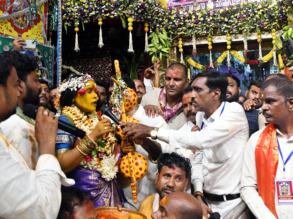 Huge Devotees Throng To Old City Temple For ‘Rangam’ Photos19