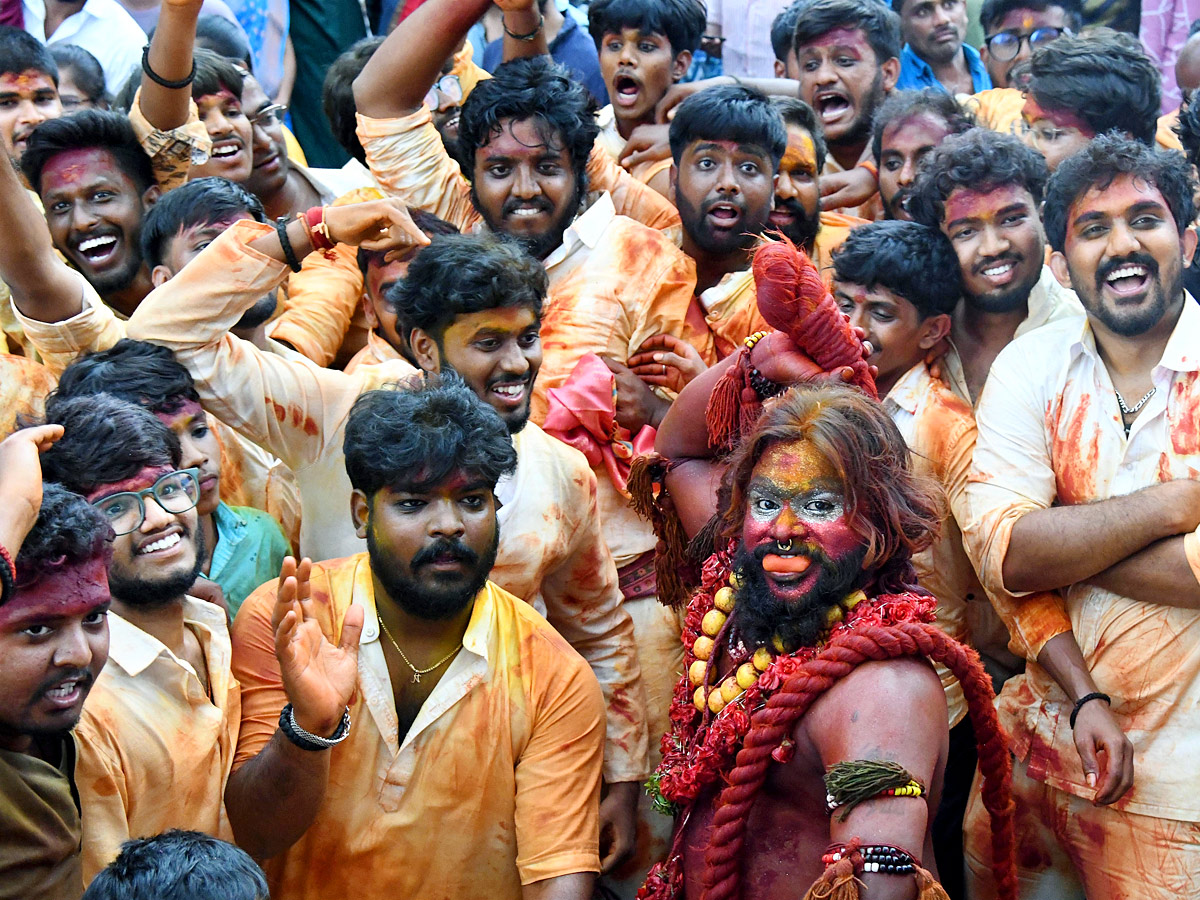 హైదరాబాద్ : అమ్మవారి రంగం.. ఊరేగింపుల్లో పోటెత్తిన భక్తులు (ఫోటోలు ...