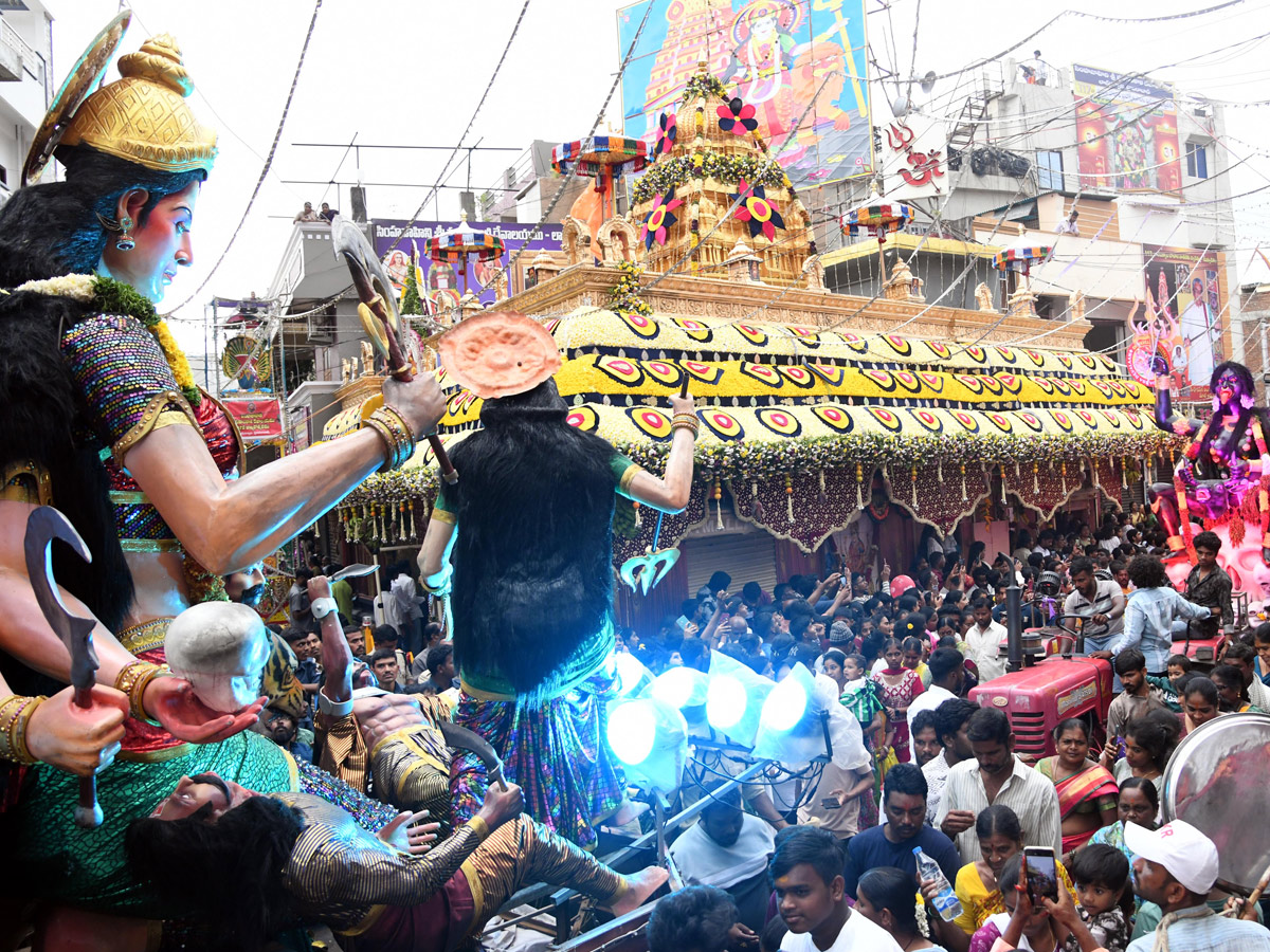 హైదరాబాద్ : అమ్మవారి రంగం.. ఊరేగింపుల్లో పోటెత్తిన భక్తులు (ఫోటోలు ...
