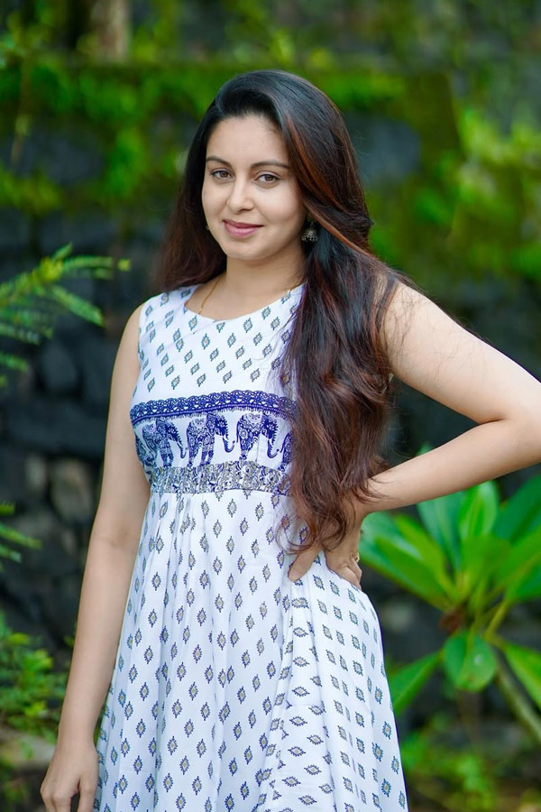 Tollywood Actress Abhinaya enjoying Her Kerala vacation Photos8
