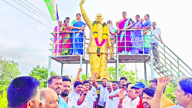 ‘హద్దు’లు దాటిన అక్రమాలు
3